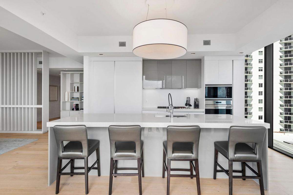 Nicky&nbsp;Jam just closed on a huge condo at the Elysee in Miami’s Edgewater neighborhood for&nbsp;$4.1 million/Legendary Productions