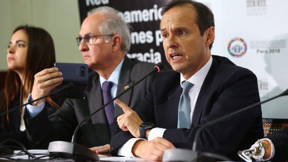 Venezuelan opposition leader Antonio Ledezma with former Bolivian president Jorge Quiroga in Lima, Peru. Former Latin American presidents on Wednesday urged participants in the upcoming VIII Summit of the Americas to reject the new Cuban government scheduled to take power next week.