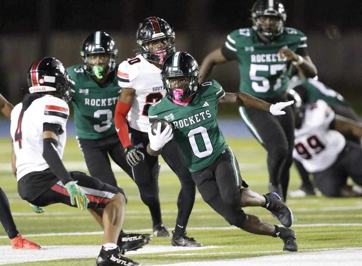 Miami Central Rockets running back Jayden Ford (0) runs the ball against Southridge Spartans during football game on Saturday, October 18, 2025 at Traz Powell Stadium in Miami. Andrew Uloza / for Miami Herald