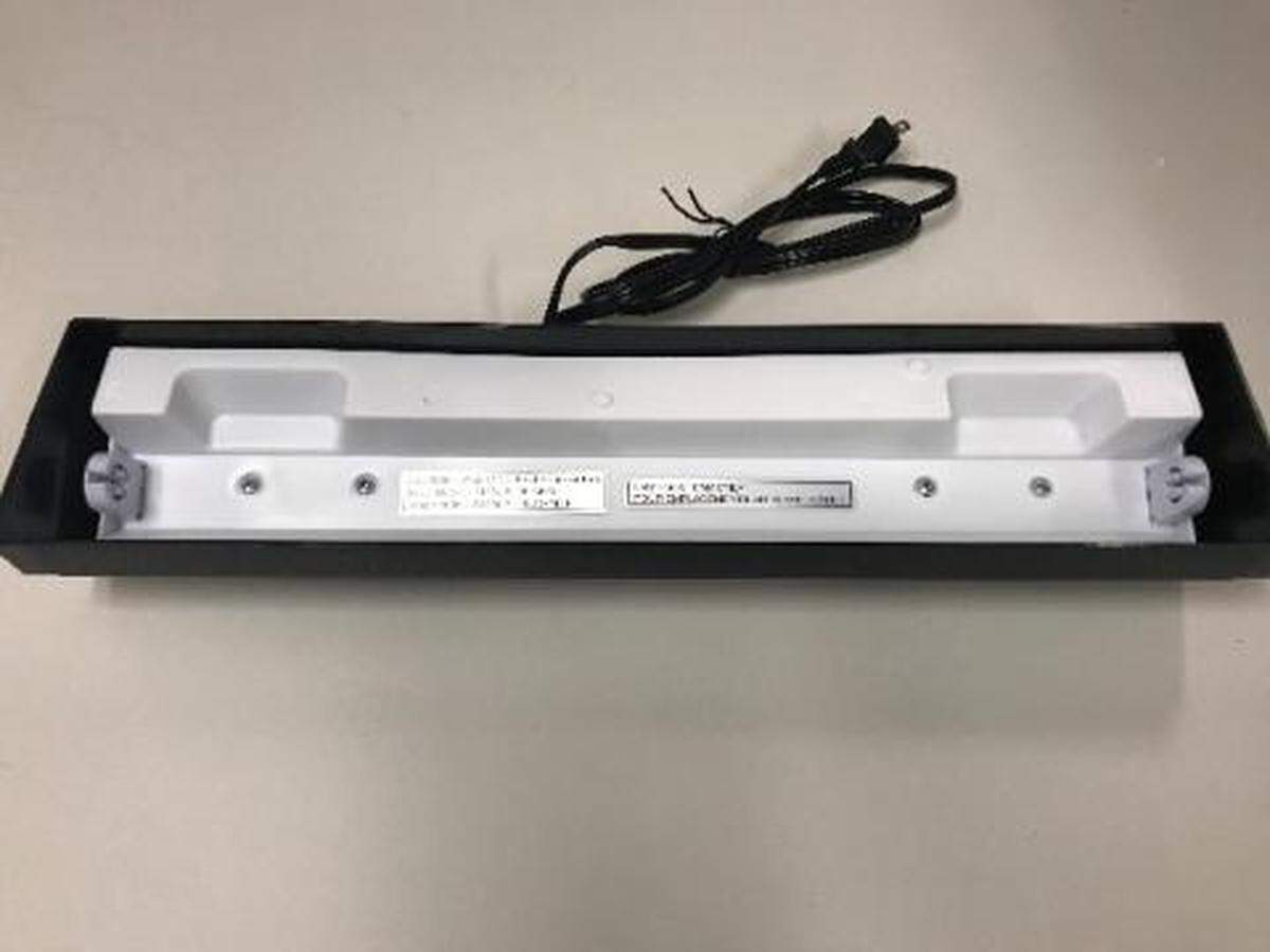 The bottom of the PetSmart reptile strip light fixture