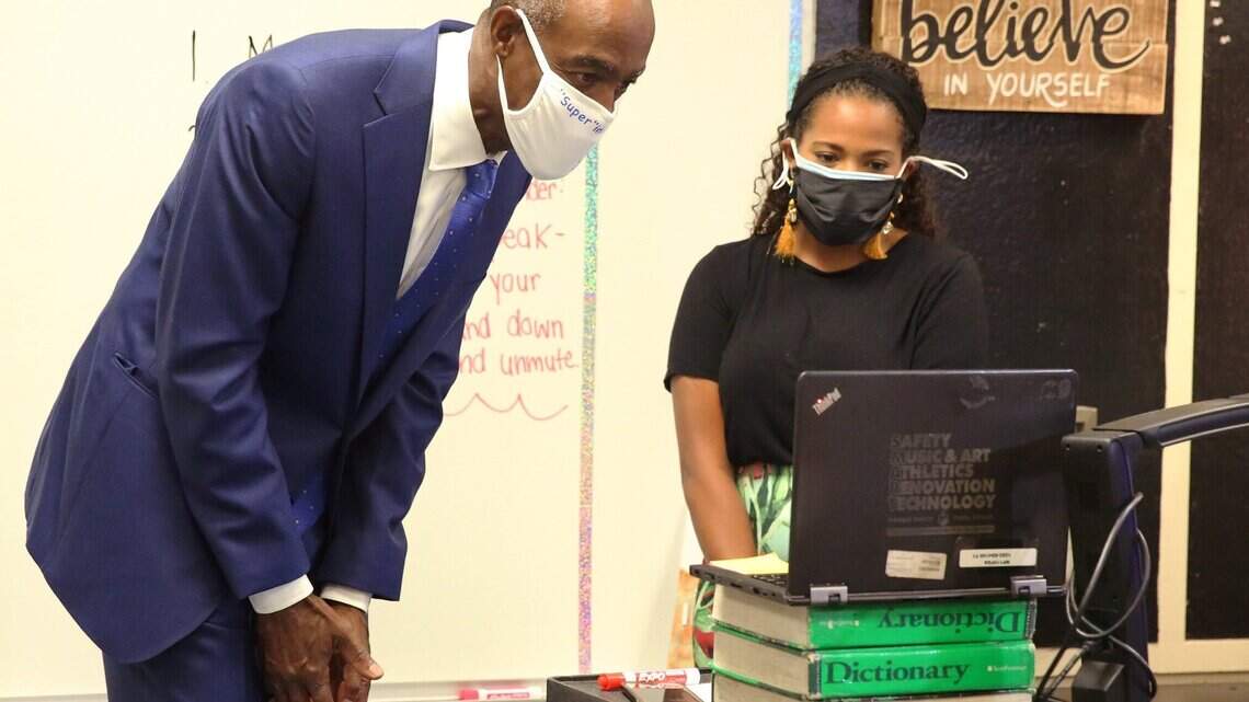 Broward public schools won’t reopen until mid October | Miami Herald