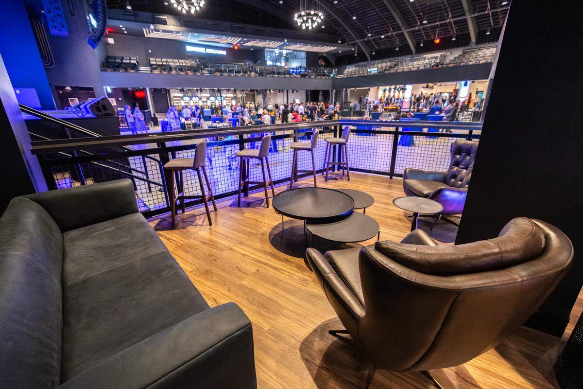 The interior of the War Memorial Auditorium was completely renovated to include a new mezzanine level, VIP seating, updated technology and an industrial kitchen to cater events. The building originally opened in the 1950s.