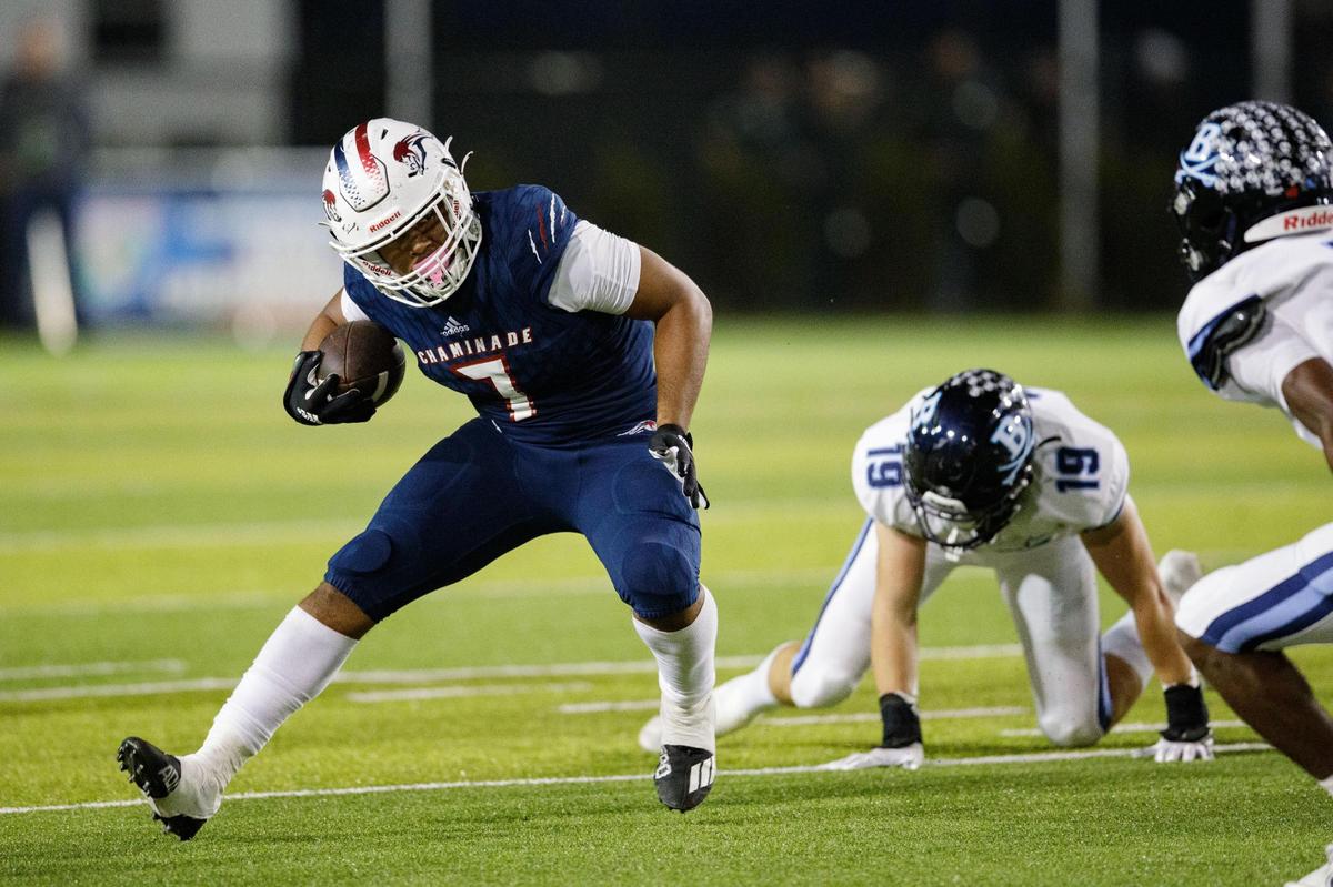 Chaminade-Madonna’s Davion Gause (7) runs the ball down the field. Chaminade-Madonna leads Berkeley Prep 7-0 at the half of the 3A State Championship game at Gene Cox Stadium on Friday, Dec. 10, 2021.