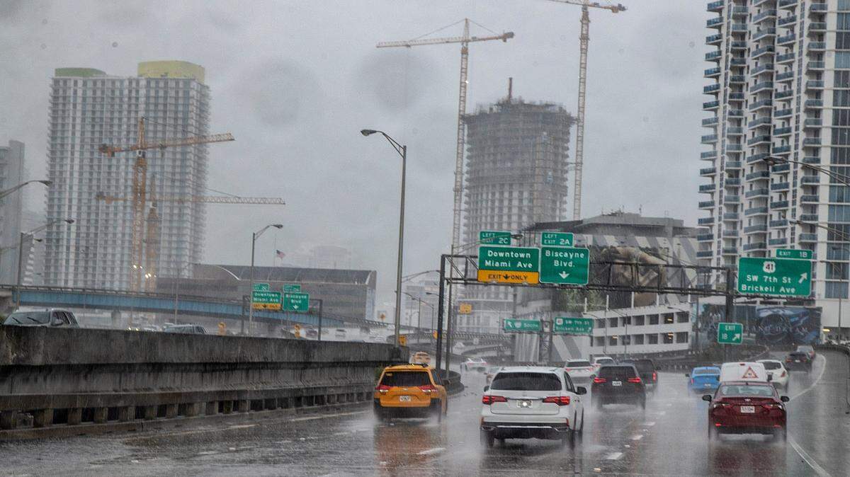 Thunderstorms affected much of the Miami metro area including the Interstate 95 heading into the down town area as the latest front moving through the area. on Thursday March 30, 2023.