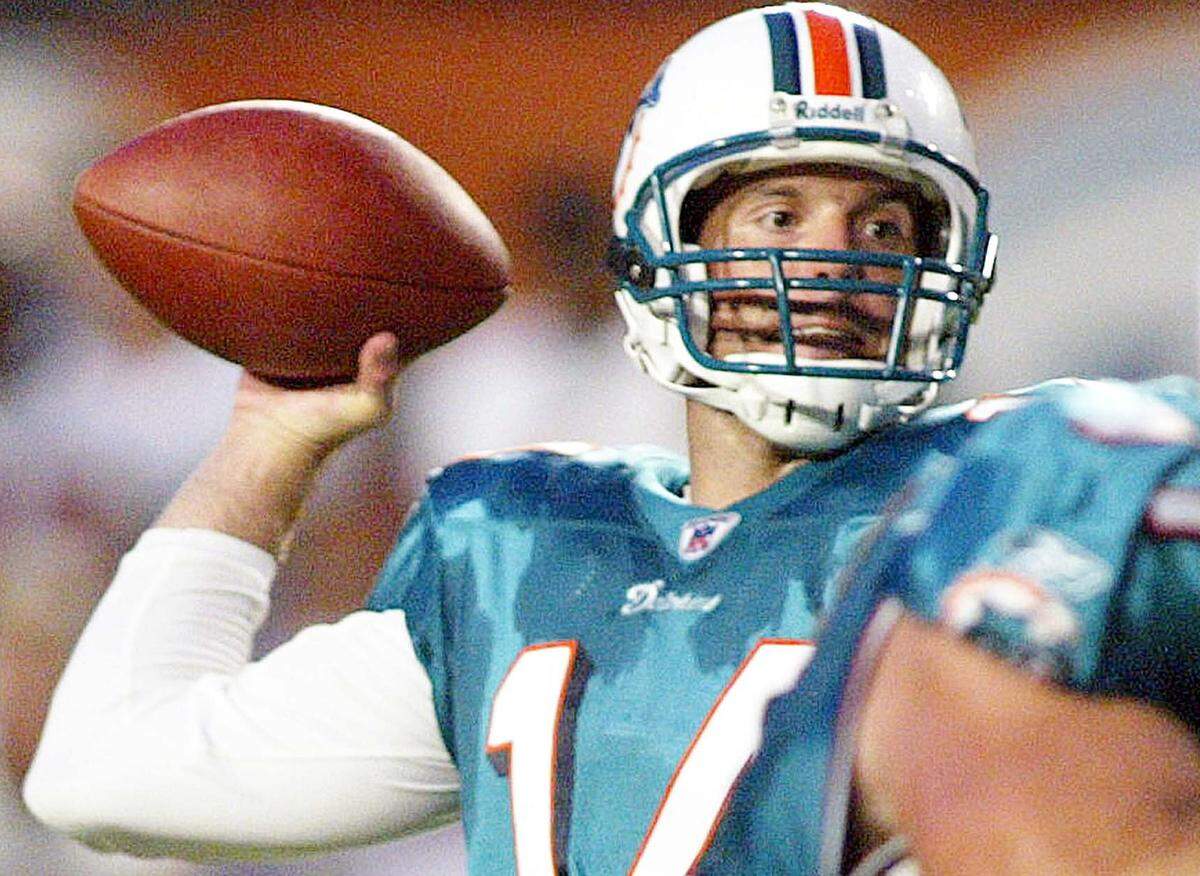 Dolphins’ quarterback Brian Griese passes during a preseason game against the Buccaneers at the Pro Player in Miami on Friday, August 8, 2003.
