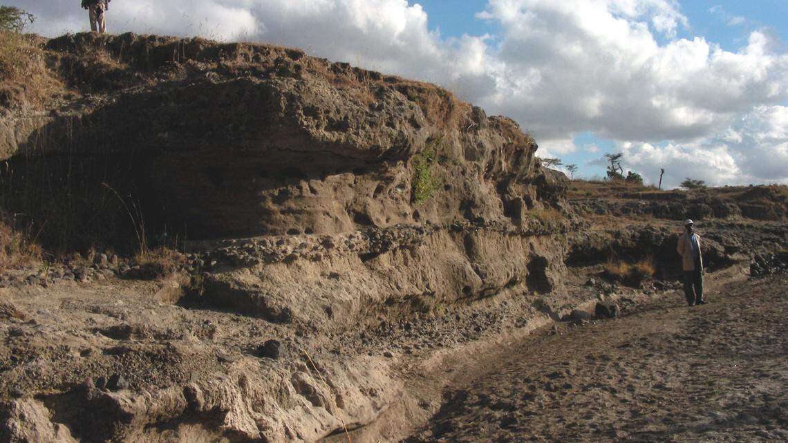 Archaeologists excavating at Melka Kunture uncovered almost 600 obsidian stone tools and identified the oldest known “workshop,” study says.