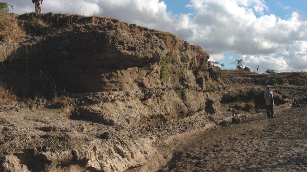 Archaeologists excavating at Melka Kunture uncovered almost 600 obsidian stone tools and identified the oldest known “workshop,” study says.