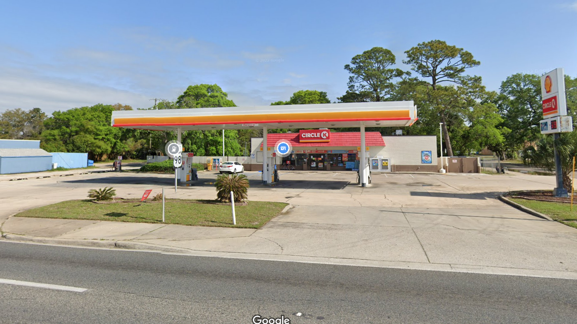 A search of the Circle K in Florida revealed 16 individual bags of drugs, “eight containing fentanyl, and eight containing methamphetamines,” police said.