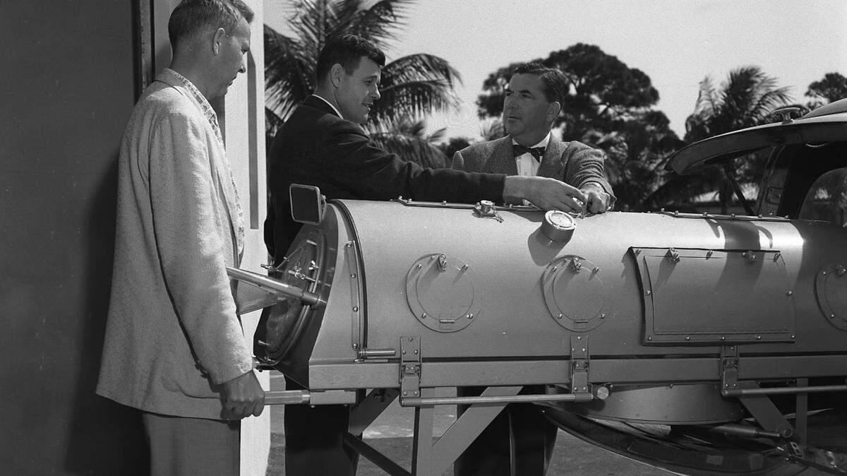 El pulmón de hierro del Broward General, un respirador mecánico, llegó en 1957. El respirador encerraba la mayor parte del cuerpo de una persona y variaba la presión del aire en el espacio cerrado para simular la respiración, según Broward Health. Es el equivalente a lo que hoy conocemos como intubación.
