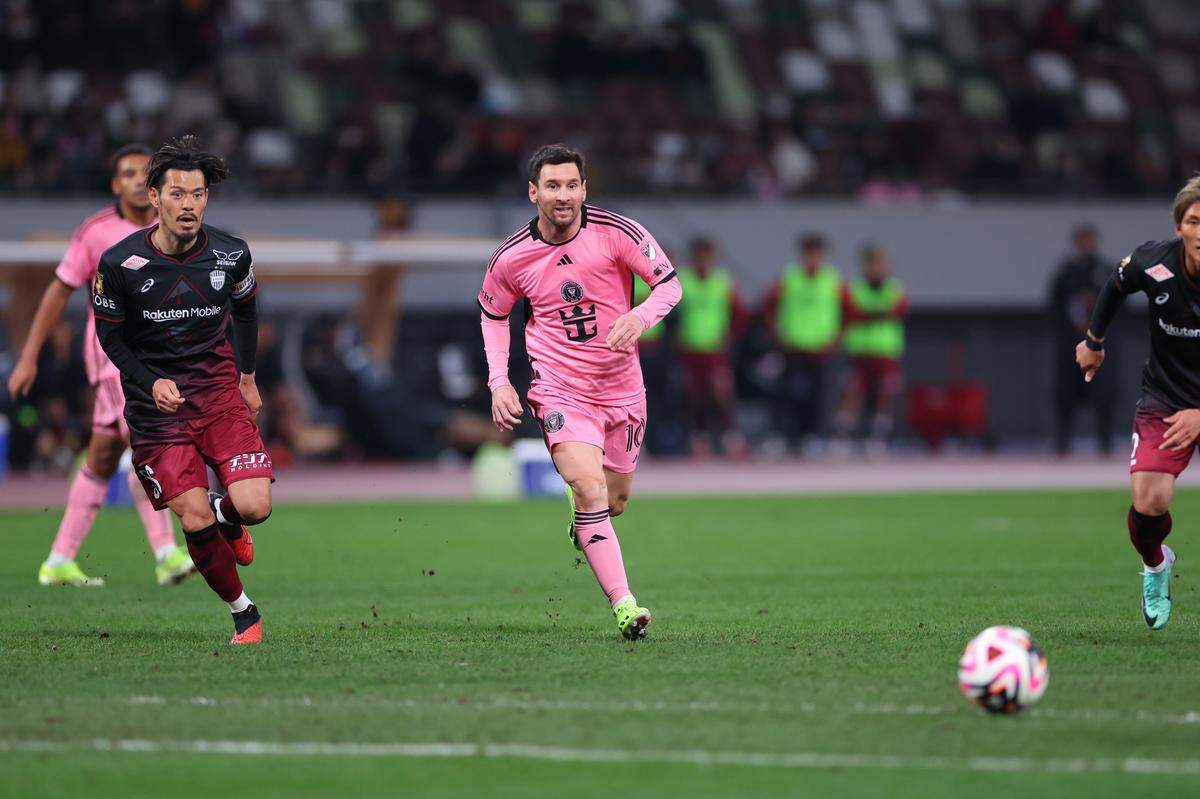 Feb 7, 2024; Tokyo, Japan; Inter Miami CF forward Lionel Messi (10) passes the ball against Vissel Kobe during the second half of a preseason friendly at Japan National Stadium. Mandatory Credit: Naoki Nishimura-USA TODAY Sports