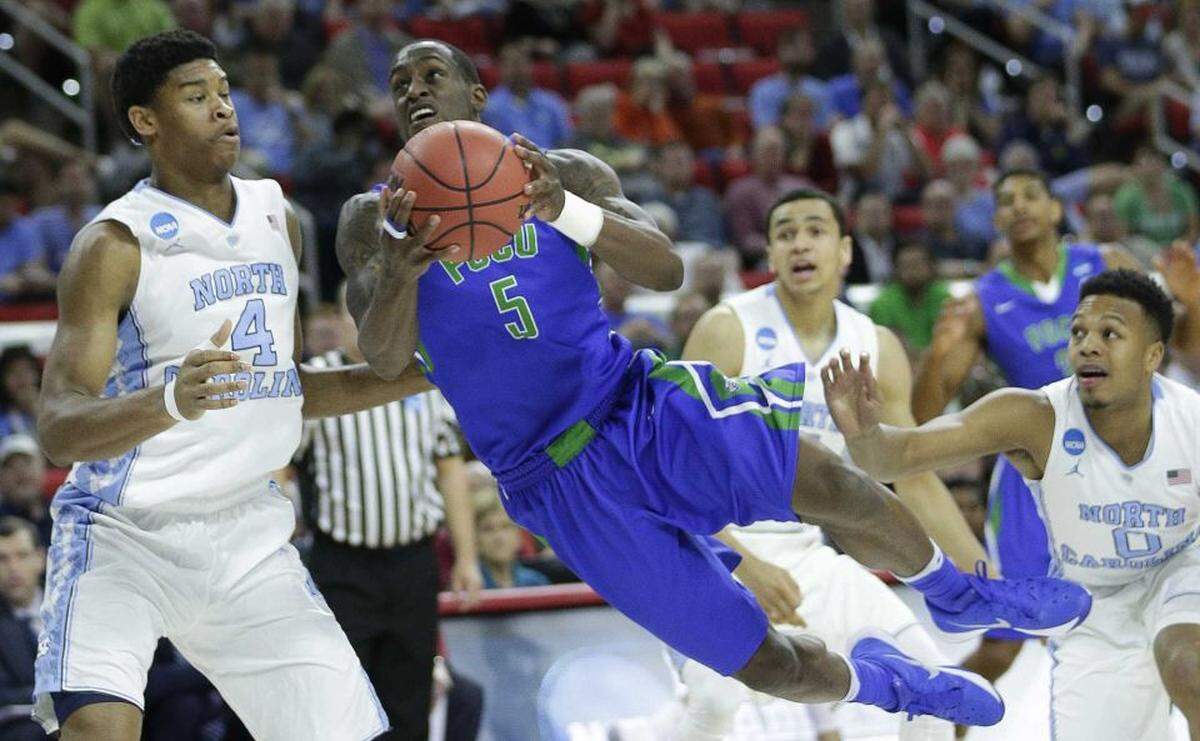 Zach Johnson (5) starred at Florida Gulf Coast for three seasons before transferring to the University of Miami for the 2018-19 season.
