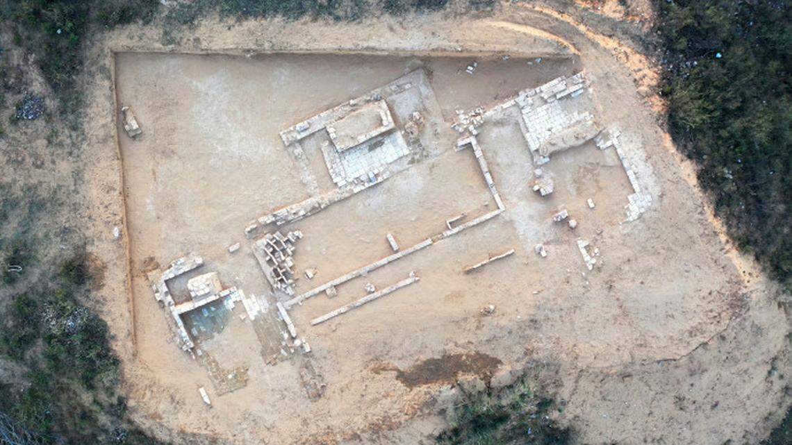 Archaeologists at Qingpingbao Fort in Shaanxi uncovered ruins of shops and soldiers homes, revealing life along the Great Wall, photos show.
