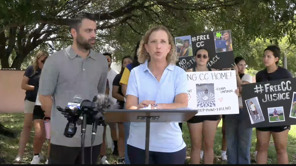 Rep. Wasserman Schultz says Broward ICE facility full of people with ‘lawful status’