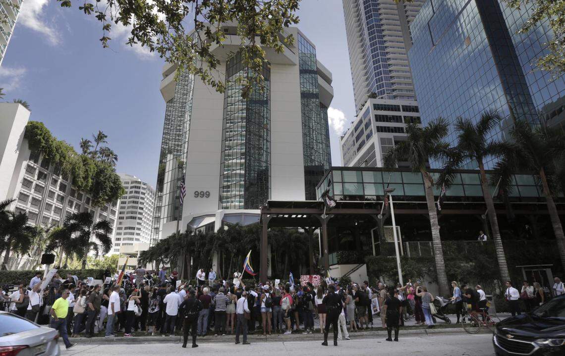 Protesters gather in front of Salt Bae’s restaurant in Brickell, Nusr-Et Steakhouse, during a demonstration Wednesday, Sept. 19, 2018, by the local Venezuelan community after celebrity chef Salt Bae personally served Venezuelan leader Nicolás Maduro at his Istanbul restaurant.