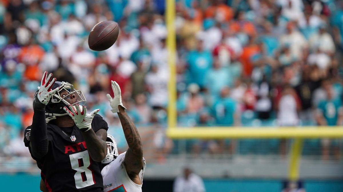 Atlanta Falcons tight end Kyle Pitts (8) makes a catch as Miami Dolphins cornerback Xavien Howard (25) defends, during the second half of an NFL football game, Sunday, Oct. 24, 2021, in Miami Gardens, Fla. (AP Photo/Hans Deryk)