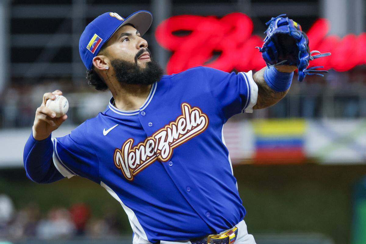 Venezuela second baseman Gleyber Torres (25) tosses the ball to fans during the final game of the 2026 World Baseball Classic against the United States at loanDepot park on Tuesday, March 17, 2026. 