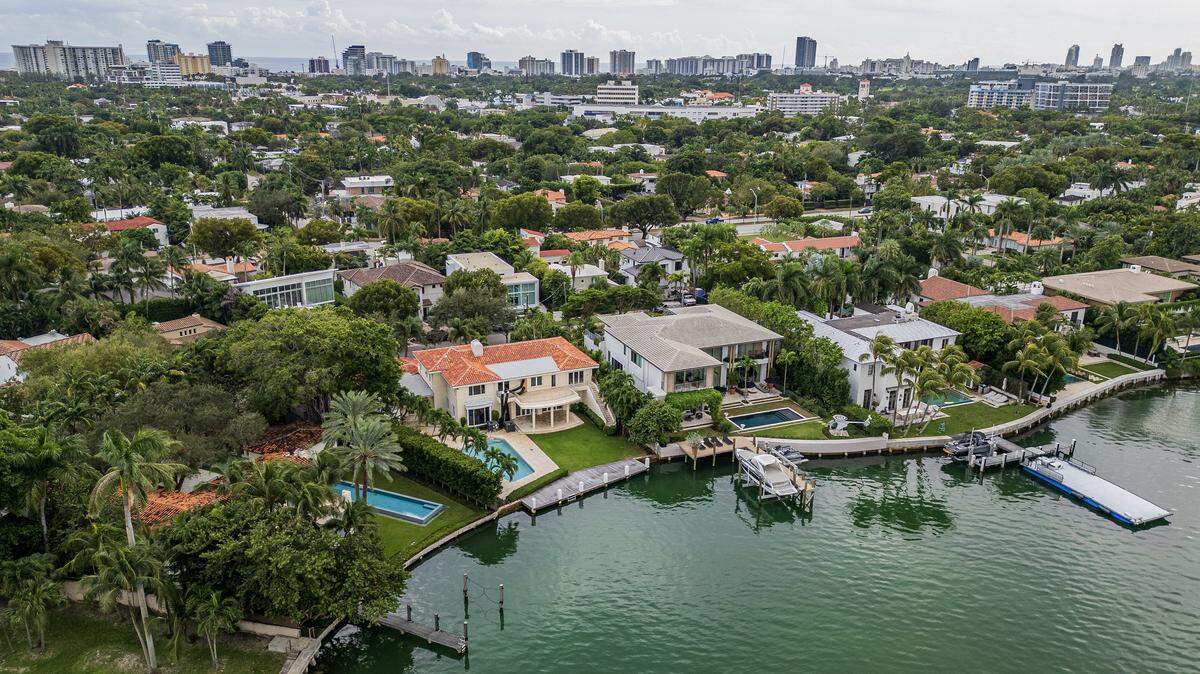 View of Biscayne Bay waterfront houses located on North Bay Road, in Miami Beach, on Tuesday October 28, 2025.