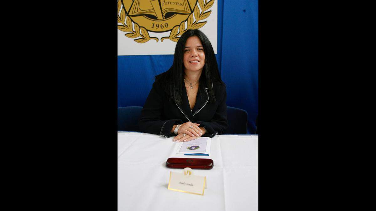 Professor Emily Sendin of Miami Dade College’s Padrón Campus received the College Media Association’s Distinguished Adviser Award for her work with the Urbana Literary and Arts Magazine.
