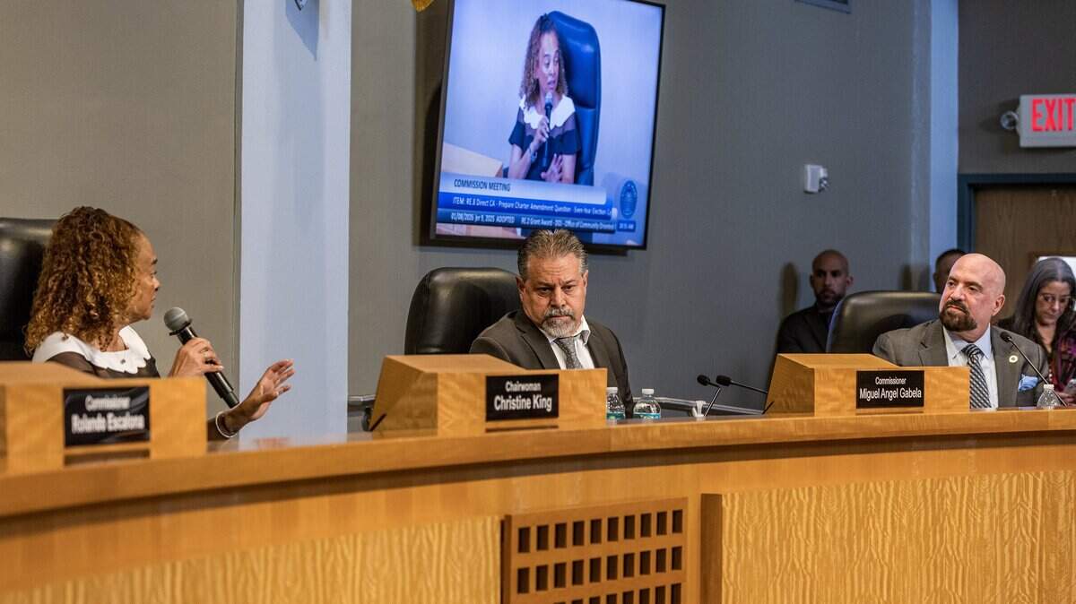 Miami's independent watchdog wants access to closed-door commission briefings