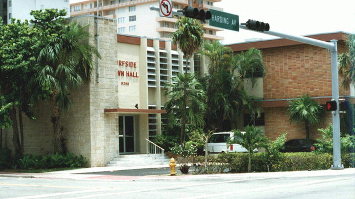 Surfside Town Hall in the 1990s.