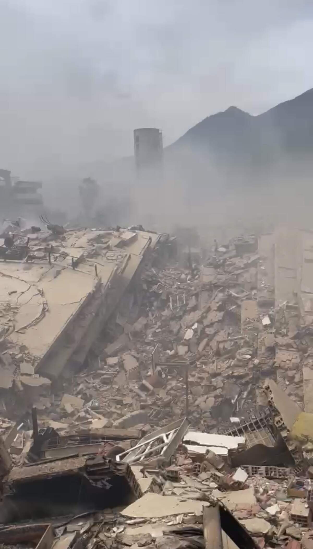 Buildings in La Guaira were leveled by the earthquakes, and families say they are searching for loved ones by hand.