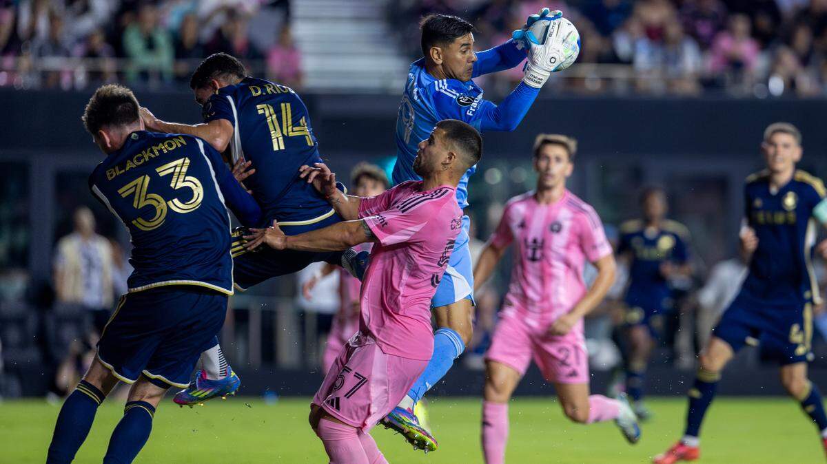 Inter Miami goalkeeper Óscar Ustari (19) makes a second-half save during the Concacaf Champions Cup Semifinal against the Vancouver Whitecaps at Chase Stadium on Wednesday, April 30, 2025, in Fort Lauderdale, Fla.