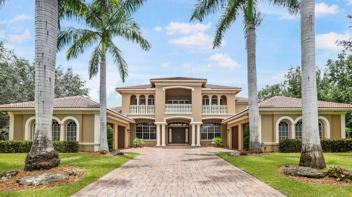 New Englands Patriots defensive tackle Lawrence Guy has paid $1.399 million for the Davie, FL home of former NFL quarterback Michael Vick.