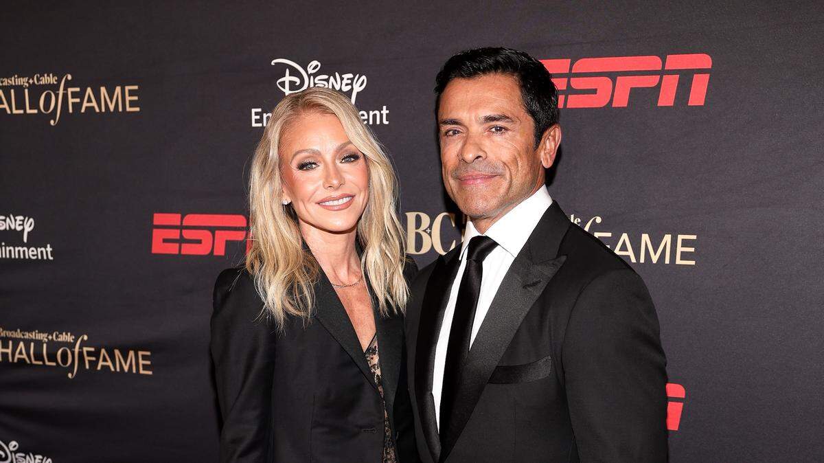 Sleep Arrangements of Kelly Ripa Mark Consuelos Revealed