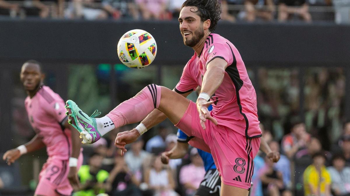 Inter Miami forward Leonardo Campana (8) tries to control the ball as he plays against CF Montréal in the second half of their MLS match at Chase Stadium on Sunday, March 10, 2024, in Fort Lauderdale, Fla.