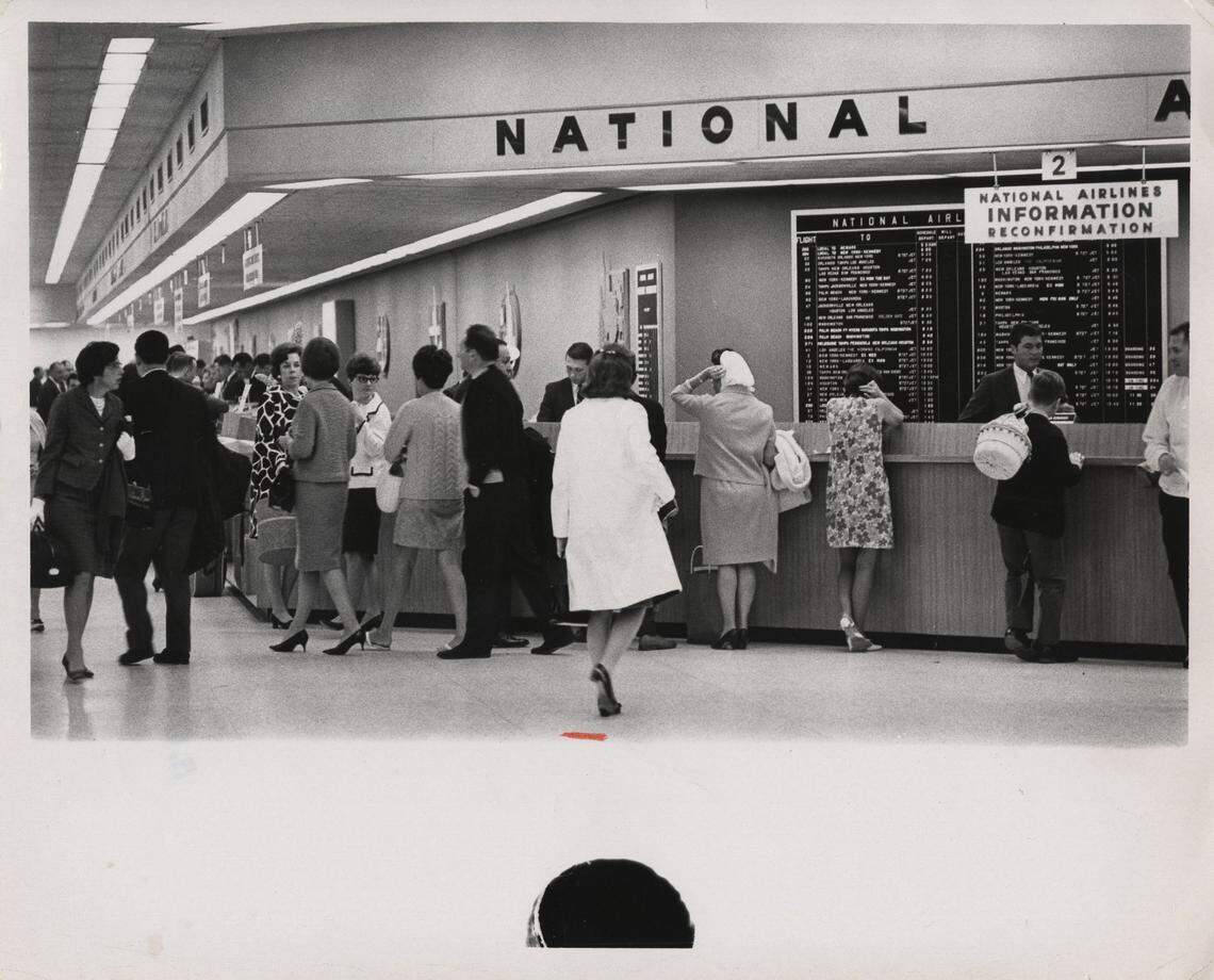 Crowds at the National ticket counter in 1967 after the end of an airline strike.