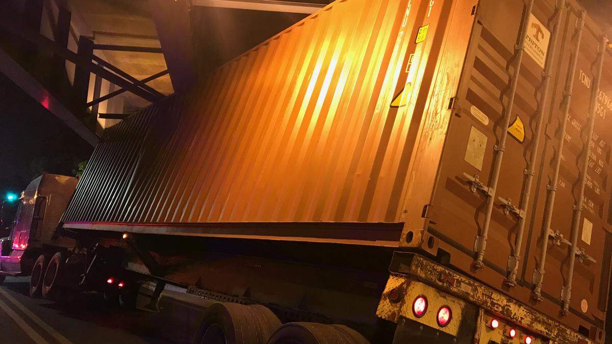 An 18-wheeler got stuck under the I-395 overpass in downtown Miami Jan. 16, 2019