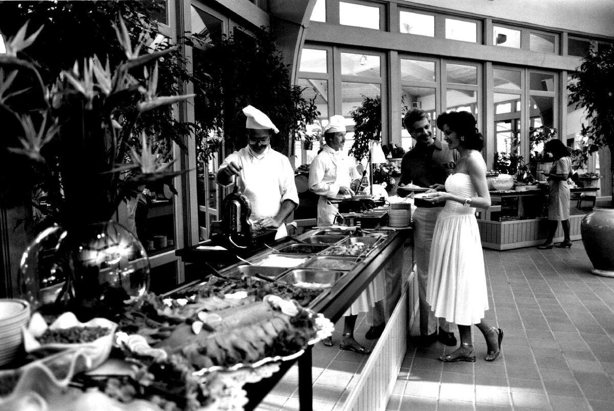 In 1985, the buffet at Hawk’s Cay resort in the Florida Keys.
