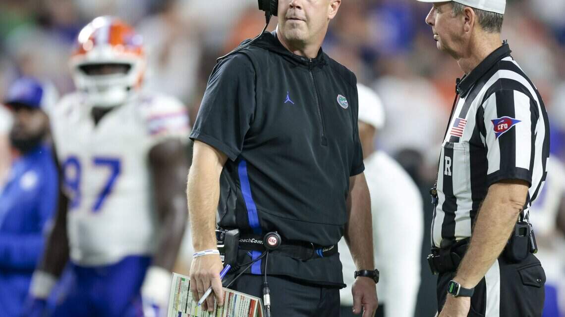 When is the right time to remove a coach under fire such as the Gators’ Napier?