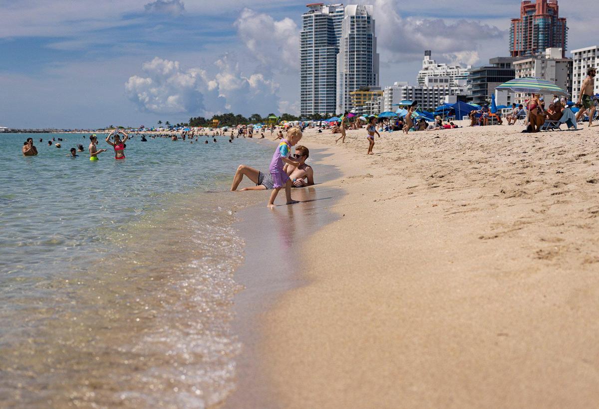 Lots of people, little seaweed on Monday along Miami Beach, which should make one of the biggest beach weekends in South Florida a lot more pleasant.