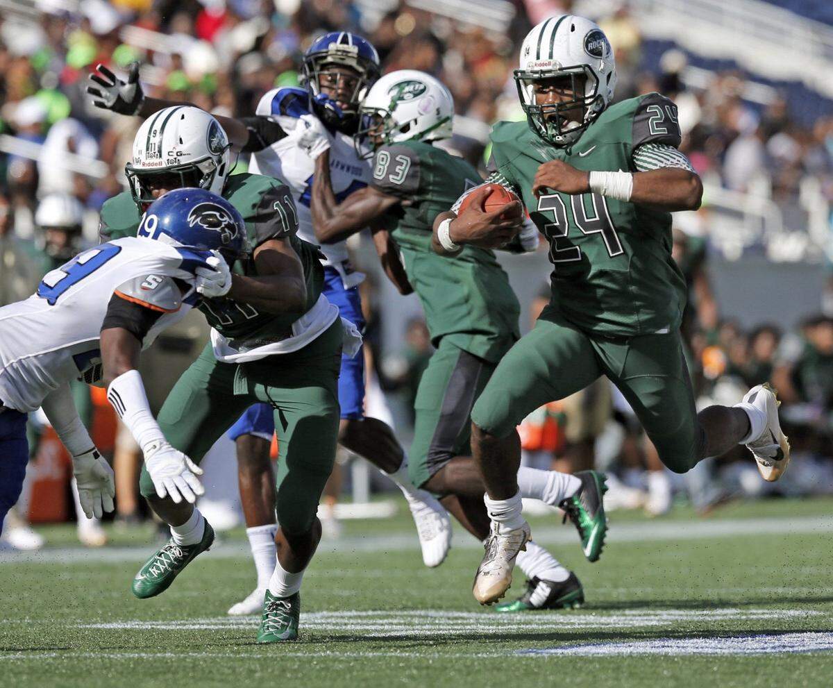 Central’s running back James Cook scores on a 28 yard run in the second quarter. Miami Central Rockets vs Armwood Hawks at the 2015 FHSAA Football Class 6A Championship at the Citrus Bowl in Orlando on Saturday, December 12, 2015