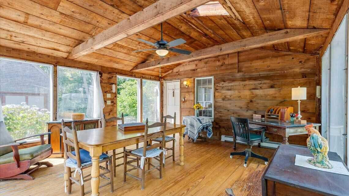 The Forgotten Ceiling Fan Setting That Makes Your Whole House Feel 4 Degrees Cooler