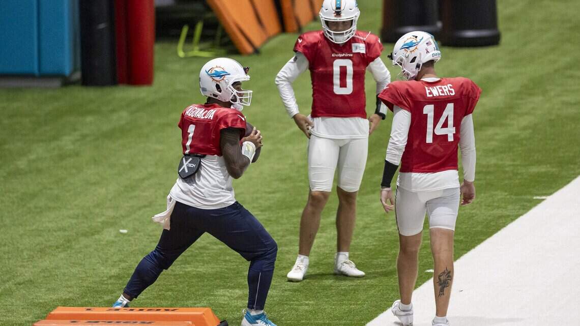 Dolphins-QB Tua Tagovailoa konzentrierte sich vor dem Spiel gegen die ...