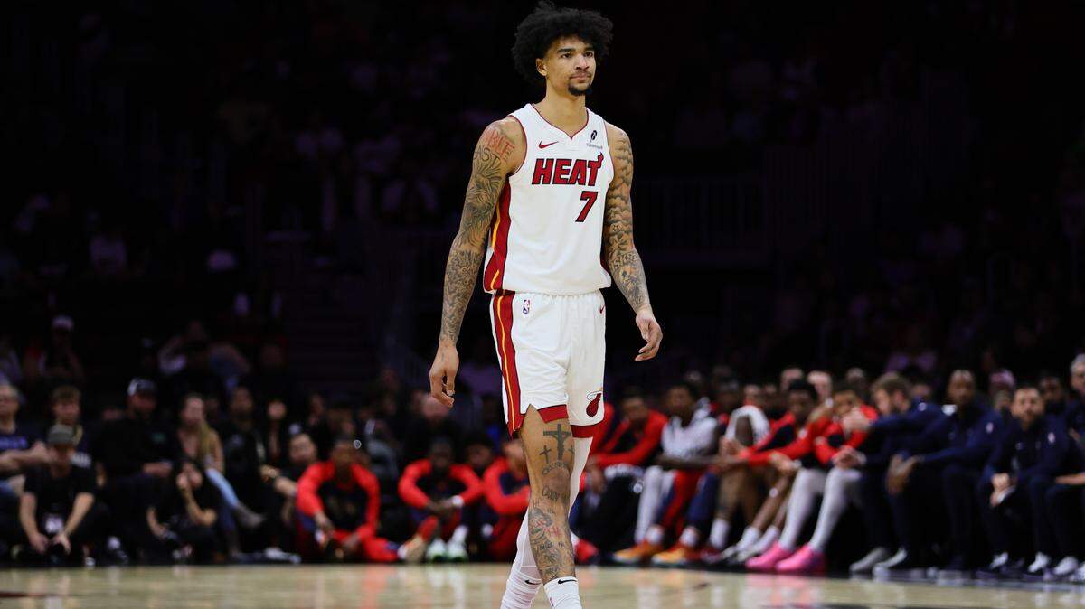 El novato del Heat Kel’el Ware durante una jugada en el partido de la NBA ante los Pelicans de Nueva Orleans, el 13 de octubre de 2024 en Miami.