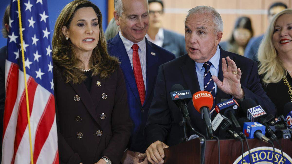 U.S. Representatives Carlos Gimenez, Maria Elvira Salazar and Rep. Mario Diaz-Balart, in Doral on Jan. 3, 2026.