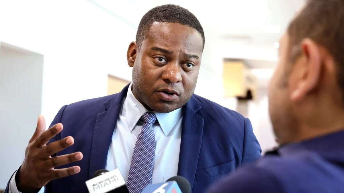 Broward State Attorney Harold F. Pryor asked Judge Andrew Siegel on Friday to clear the records of 42 people who were arrested in the late 1980s and early 1990s in reverse stings using crack cocaine that was manufactured by law enforcement.