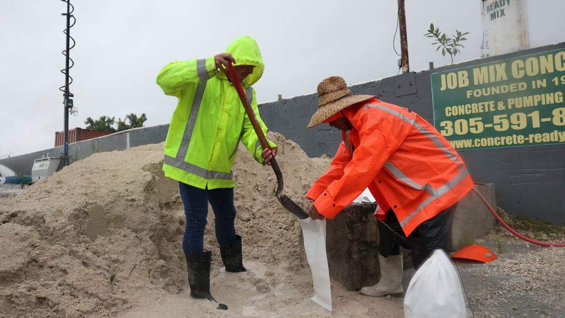 How long will South Florida feel effects of Hurricane Ian, and when will tornadoes stop?