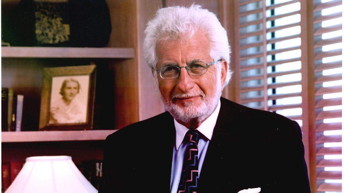 
Stephen Muss, owner of the Fontainebleau Hilton, will be awarded the
Leonard  "Doc" Baker Lifetime Achievement Award at the Miami Beach Chamber's
Annual  Dinner Gala on January 25, 2003.

