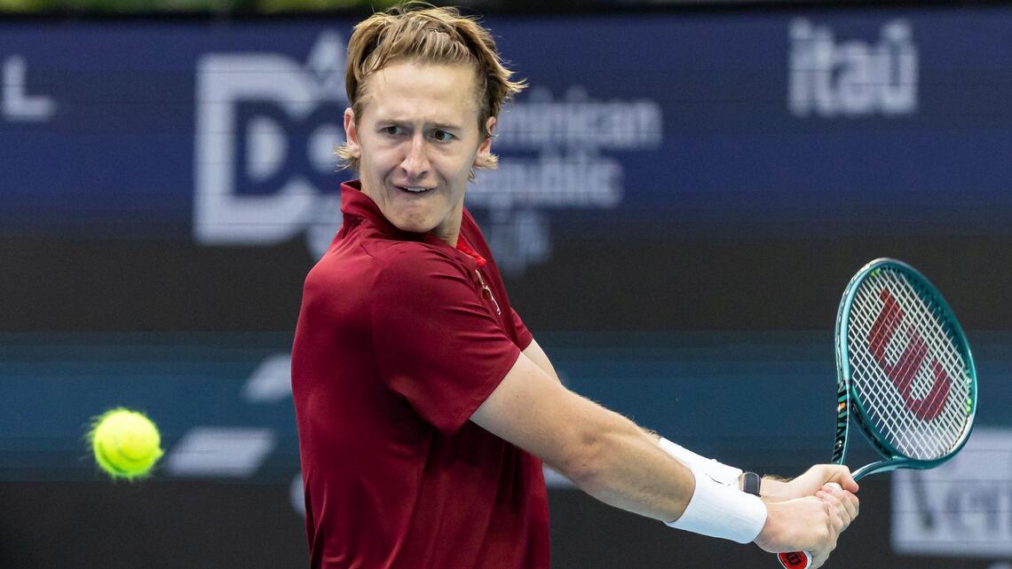 Djokovic, Korda, Dmitrov, Mensik advance to Miami Open quarterfinals on rainy Tuesday