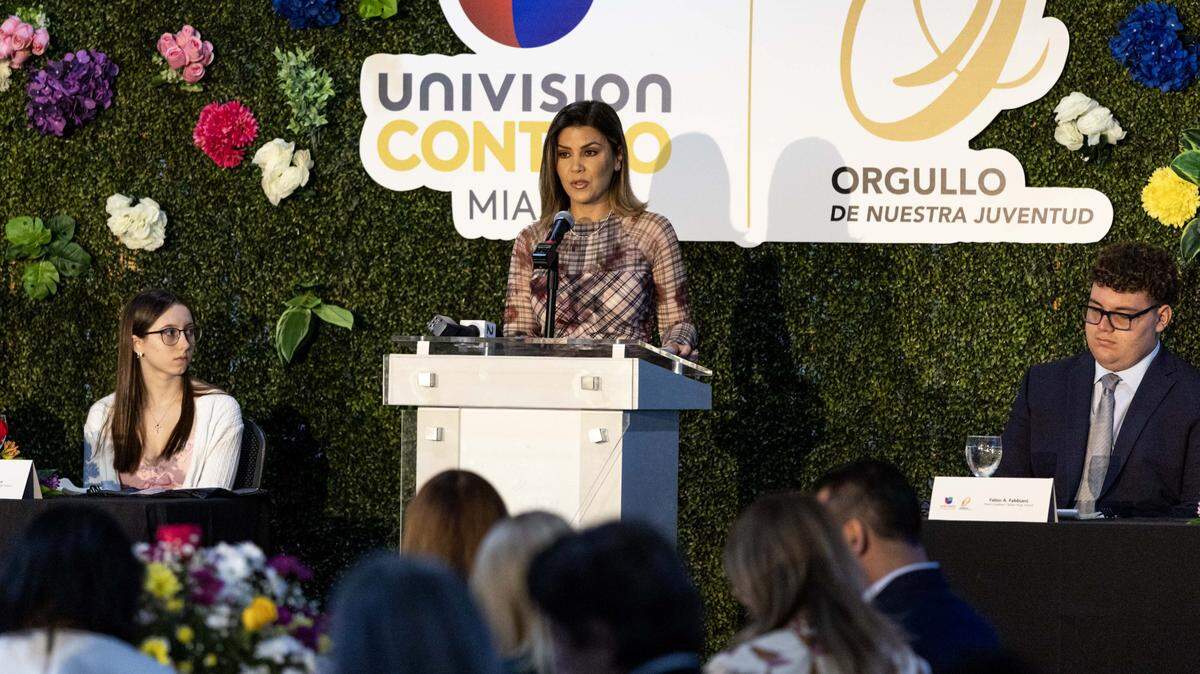 Noticias 23 Anchor Jenny Padura speaks to guests alongisde honorees during the 28th Annual Orgullo de Nuestra Juventud Awards Luncheon hosted by Univision 23 at Fire Tower Miami on Thursday, May 22, 2025, in Doral, Fla.