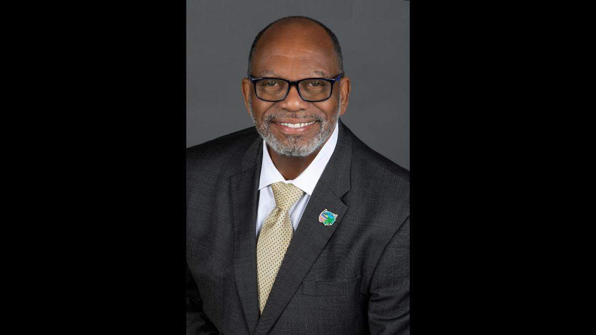 Lauderhilll Mayor Ken Thurston