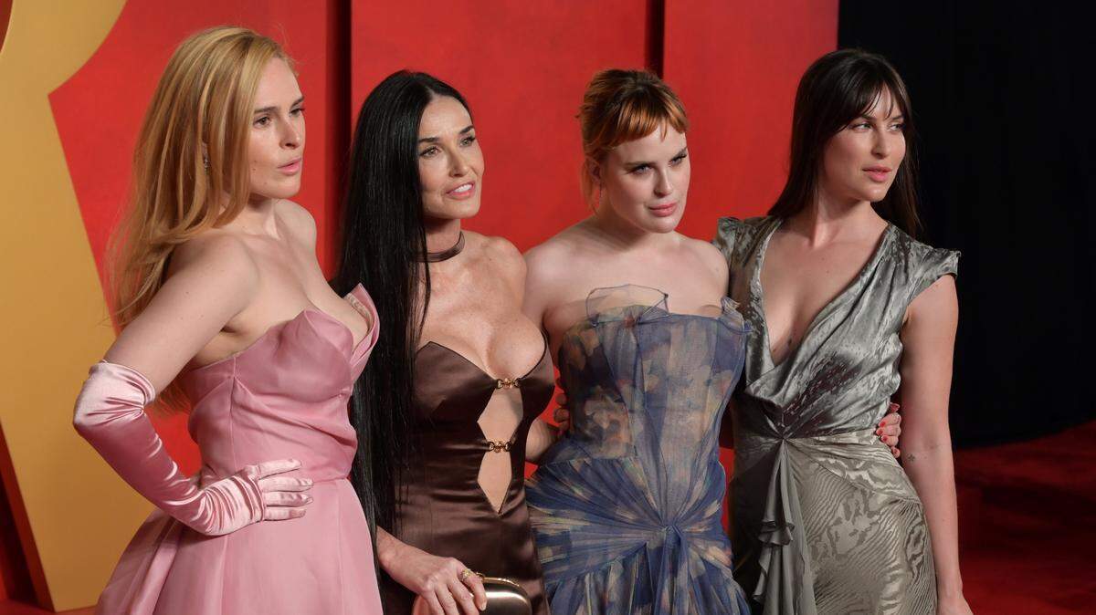 demi moore with her three daughters