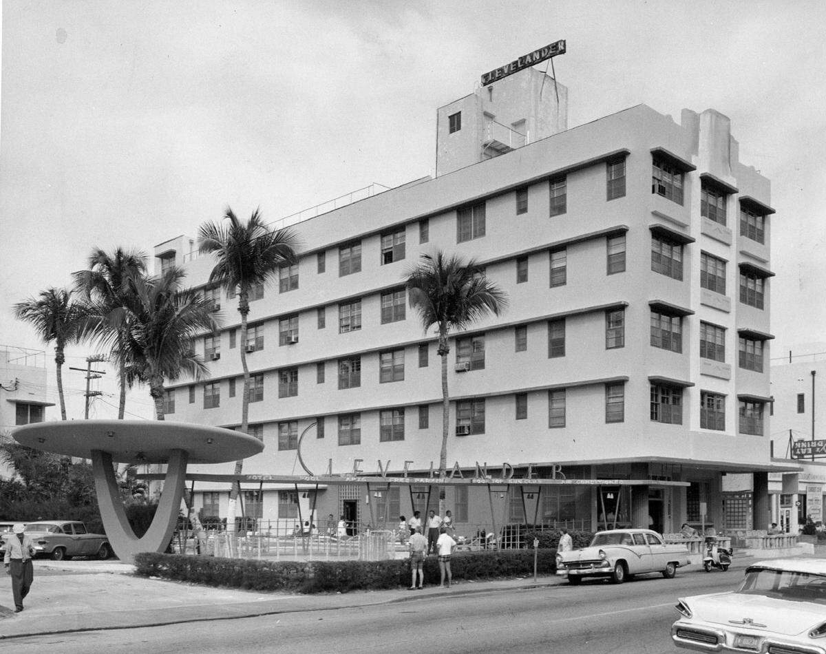 The Clevelander at 10th Street and Ocean Drive in 1961.