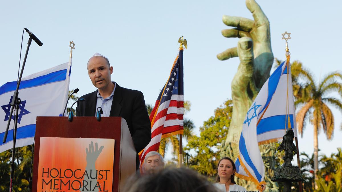 Danny Pelz, a member of the Holocaust Memorial Miami Beach Committe and grandson of a Holocuast survior, speaks during the annual Holocaust remembrance Day held Sunday, April 28, 2019, at the Holocaust Memorial in Miami Beach. Hundred of Miami residents of all ages gathered to commemorate six million Holocaust victims.