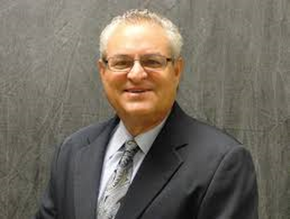 The tragic death of Yankees legend Thurman Munson had a direct impact on Orange Bowl executive Larry Wahl