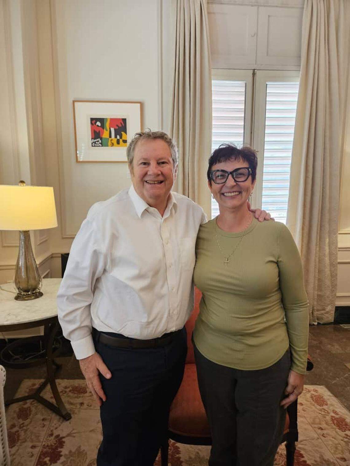 Mike Hammer, chief of mission of the U.S. Embassy in Havana, and Rita María García Morris, a Christian activist who lives in Cárdenas, Matanzas province, where she runs the Centro Cristiano de Reflexión y Diálogo de Cárdenas. Her organization receives no aid from the Cuban government and must obtain the resources from religious institutions and other donors to assist the elderly. 